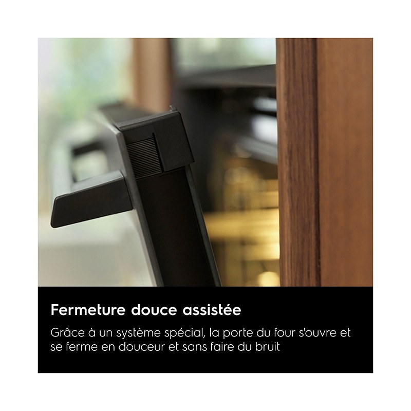 Four encastrable pyrolyse Electrolux EOF6P66BX 65 L noir, vue 4