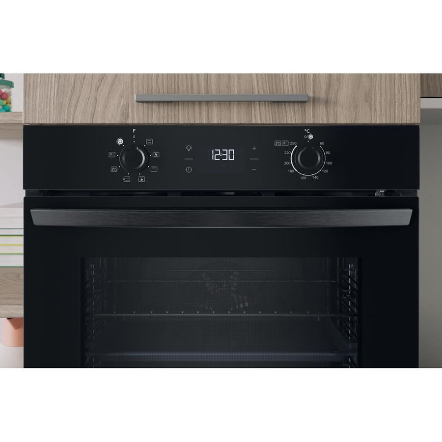 Four encastrable pyrolyse Indesit IO275PB en verre noir, 71 L, vue 4